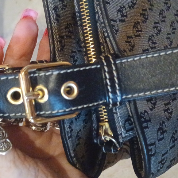 Classy Dooney & Bourke Signature Shoulder Bag - Picture 3 of 16